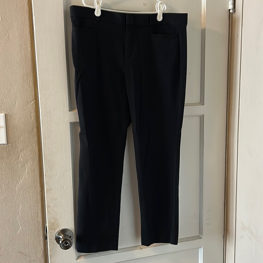 DONATING SOON - MAKE OFFERS! 
Banana Republic Dress Pants